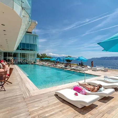 Awesome In With Outdoor Swimming Pool, Sauna And Wifi * Novi Vinodolski