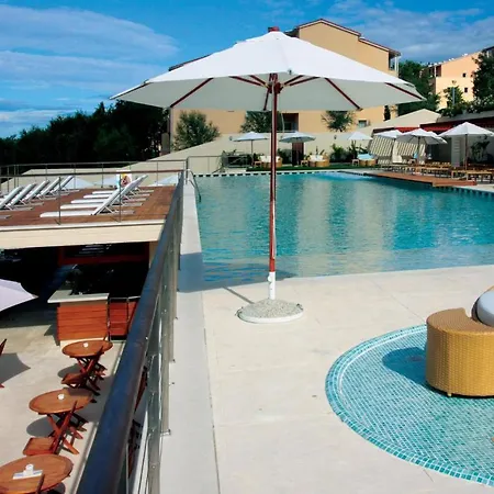 Awesome In With Outdoor Swimming Pool, Sauna And Wifi