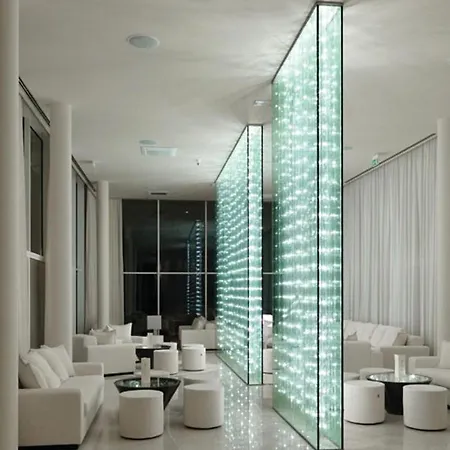 Awesome In With Outdoor Swimming Pool, Sauna And Wifi *