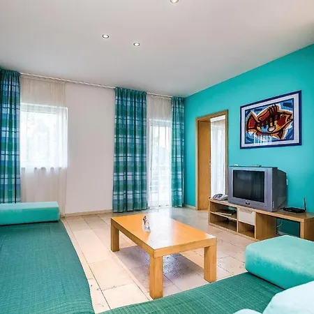 Awesome In With Outdoor Swimming Pool, Sauna And Wifi Apartament
