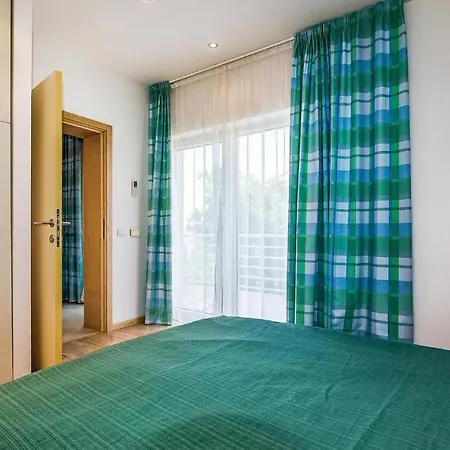 Awesome In With Outdoor Swimming Pool, Sauna And Wifi Novi Vinodolski