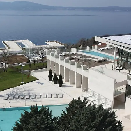 Awesome In With Outdoor Swimming Pool, Sauna And Wifi *